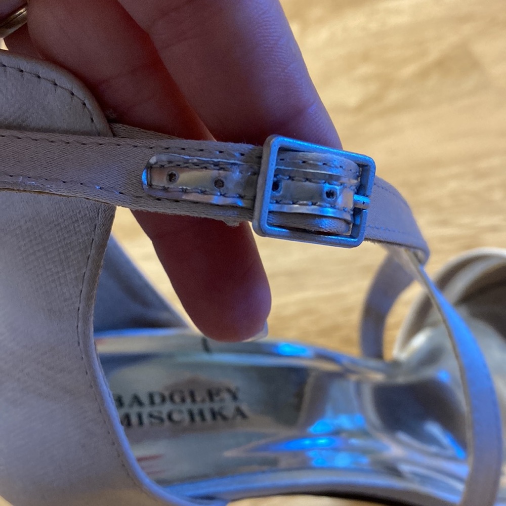 Badgley Mischka Kendall Hannah heels in silver - Picture 8 of 13